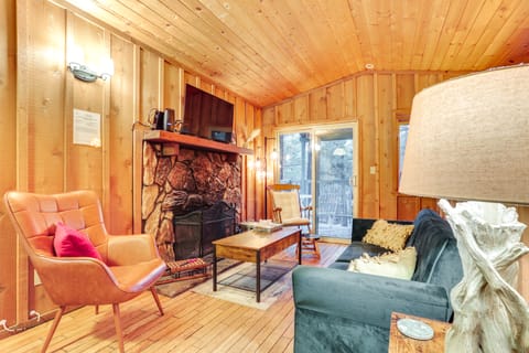 Near Skiing & Hiking: Dog-Friendly Big Bear Cabin House in Big Bear