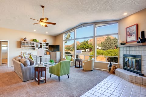 Covered Deck & Red Rock Views: Home in Sedona House in Village of Oak Creek
