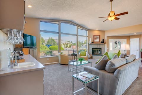 Covered Deck & Red Rock Views: Home in Sedona House in Village of Oak Creek