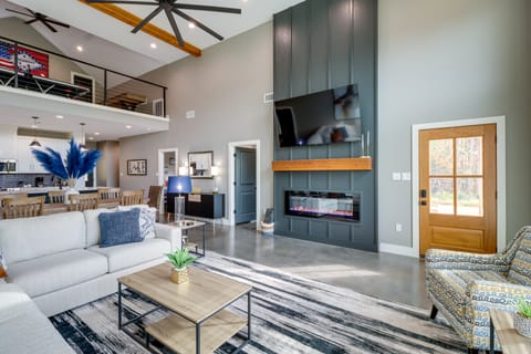 Chic Arkansas Retreat w/ Patio, Grill & Fire Pit! House in Higden