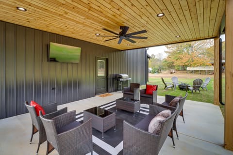 Chic Arkansas Retreat w/ Patio, Grill & Fire Pit! House in Higden