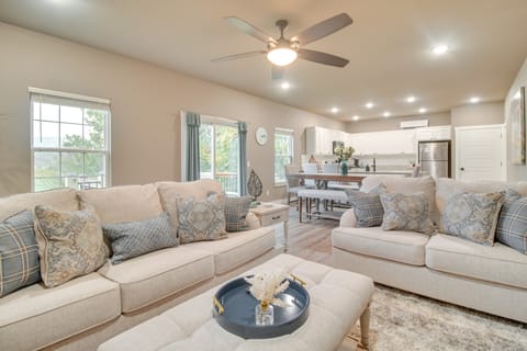 Arkansas Guest Suite w/ Deck: Near Fayetteville! Apartment in Fayetteville