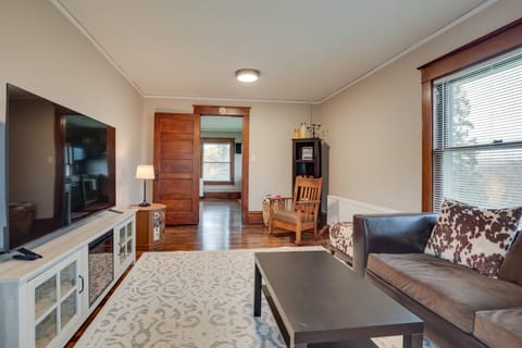 Spacious Home in Ramsay: 9 Smart TVs + Pool Table! House in Wisconsin