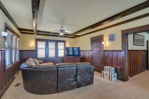 < 1 Mi to Beach: Group Getaway in Galveston! House in Galveston Island