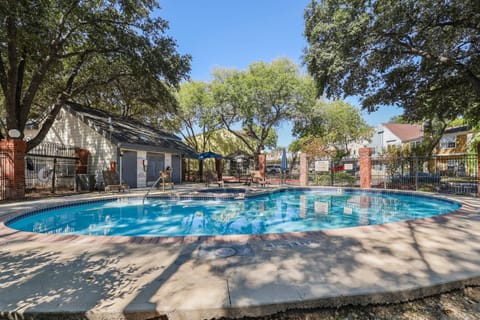 Close to San Antonio Zoo & Airport: Cozy Townhome Apartment in San Antonio