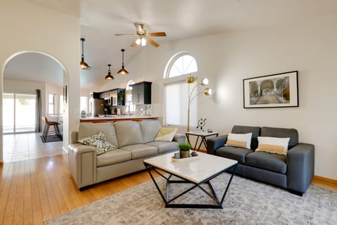 Relax Poolside! Modern Snowbird Haven in Chandler House in Gilbert