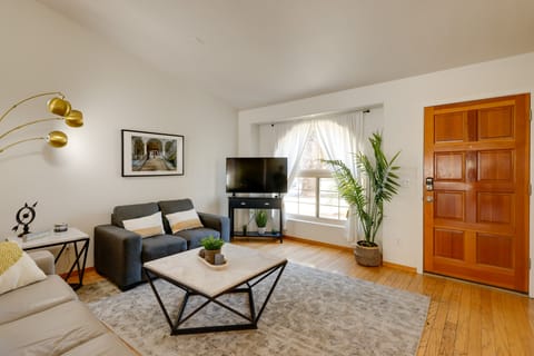 Relax Poolside! Modern Snowbird Haven in Chandler House in Gilbert