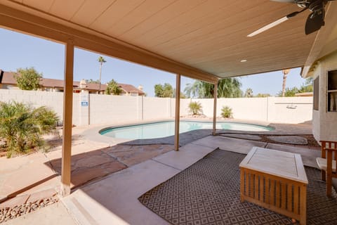 Relax Poolside! Modern Snowbird Haven in Chandler House in Gilbert
