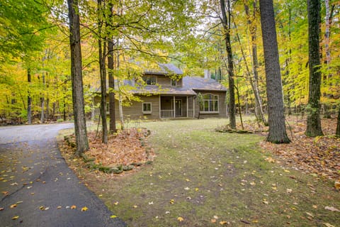 Family-Friendly Home in Sturgeon Bay w/ Backyard House in Door County