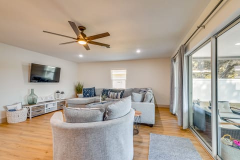 Bikes, Kayak & Dock: Lakefront Inverness Retreat House in Inverness