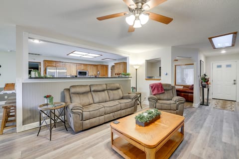 Private Boat Dock: Family-Friendly Grove Getaway House in Grove