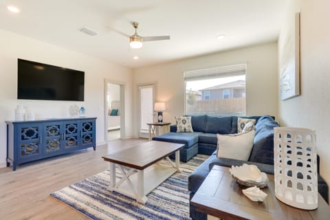 10 Mi to Dtwn: Bright Austin Gem w/ Pool Access House in Austin