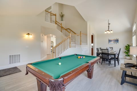 4 Mi to Downtown Reno: Family Retreat w/ Fireplace House in Reno