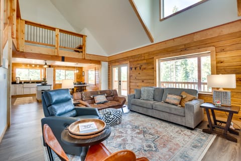 Wraparound Porch: & Forest Views: Angel Fire Cabin House in Angel Fire