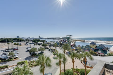 Emerald Grande Condo: Beach, Marina & Ocean View Apartment in Okaloosa Island