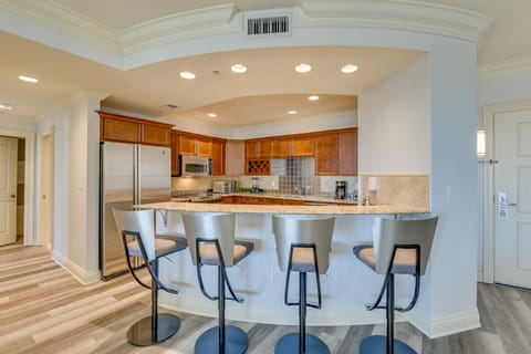 Emerald Grande Condo: Beach, Marina & Ocean View Apartment in Okaloosa Island