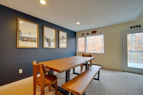 Sunny Stratton Townhome ~ 1 Mi to Skiing! Apartment in Vermont