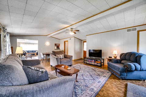 Cozy Huntingdon Escape: 19 Mi to Penn State Univ! House in Allegheny River