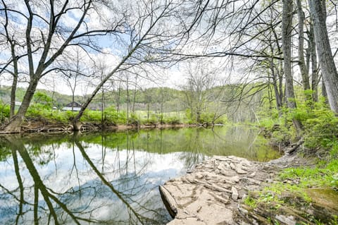 Cozy Huntingdon Escape: 19 Mi to Penn State Univ! House in Allegheny River