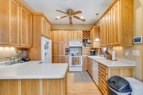 Eau Claire Retreat: Close to Campus & Dtwn! House in Eau Claire