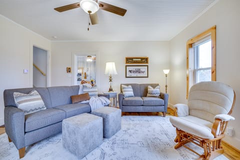 Lovely Rural Hixton Farmhouse w/ Porch & Fire Pit! House in Wisconsin