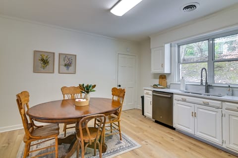 Centrally Located Home ~ Steps to Oxford Square! House in Oxford