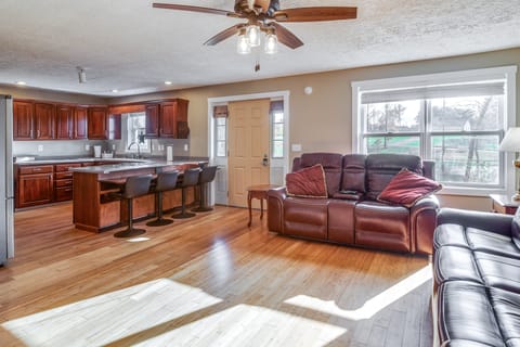 Peaceful Russell Springs Home w/ Fire Pit & Pond! House in Lake Cumberland