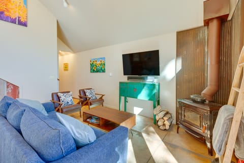 Riverside Retreat w/ Screened Porch: 6 Mi to Taos! House in New Mexico