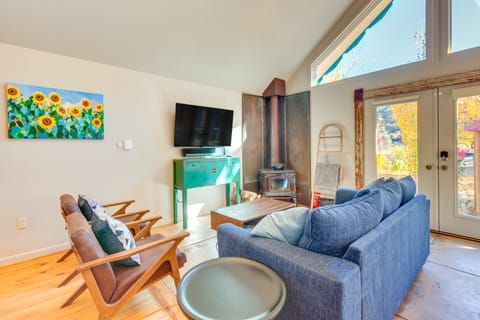 Riverside Retreat w/ Screened Porch: 6 Mi to Taos! House in New Mexico