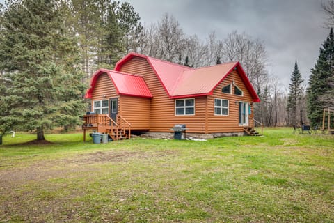 40-Acre, Off-Grid Wakefield Retreat w/ Gas Grill! House in Wisconsin