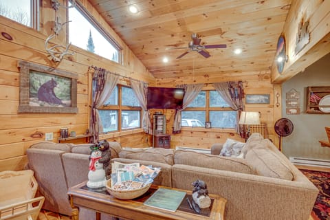 40-Acre, Off-Grid Wakefield Retreat w/ Gas Grill! House in Wisconsin