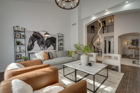 Pickleball, Pool! Luxury Group Getaway in Goodyear House in Goodyear