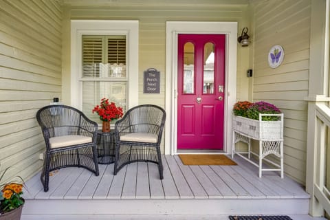 Charming Granville Home w/ Porch - Walk Downtown! Apartment in Ohio