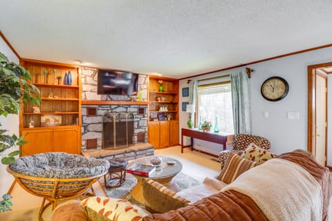 Fairfield Bay Getaway < 10 Mi to Boating & Hiking House in Fairfield Bay