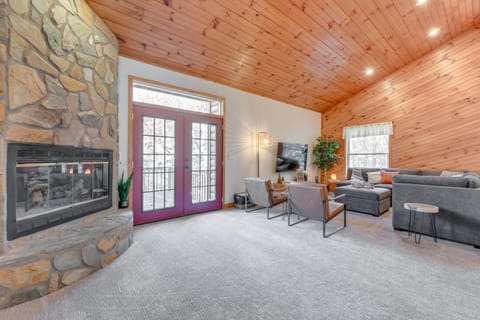 Mtn-View Waynesville Home Near Trout Stocked Creek House in Tennessee