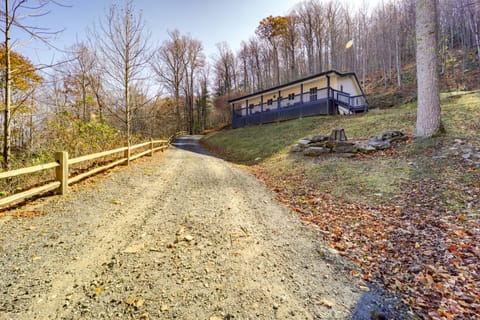 Pet-Friendly Cabin w/ Fire Pit in Spruce Pine! House in Mitchell County