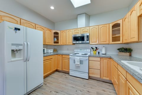 Eloy Vacation Rental w/ Community Pool & Courtyard Apartment in Eloy