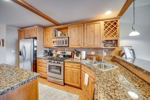 6 Mi to Winter Park Resort: Townhome w/ Hot Tub! Apartment in Fraser