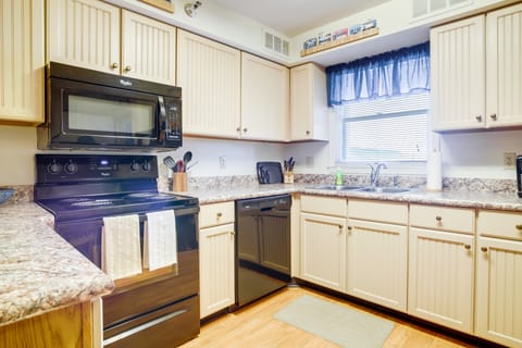 Walk to Ocean City Beach: Condo w/ Rooftop Deck Apartment in Ocean City