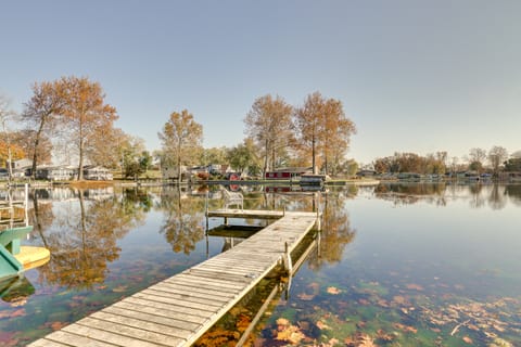 Lakefront Getaway in Leesburg w/ Dock + Kayaks! House in Indiana