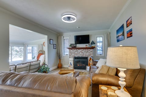 Lakefront Getaway in Leesburg w/ Dock + Kayaks! House in Indiana