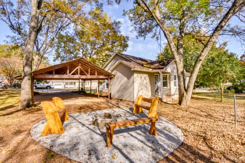 Tranquil Travelers Rest Home w/ Fire Pit! House in Travelers Rest