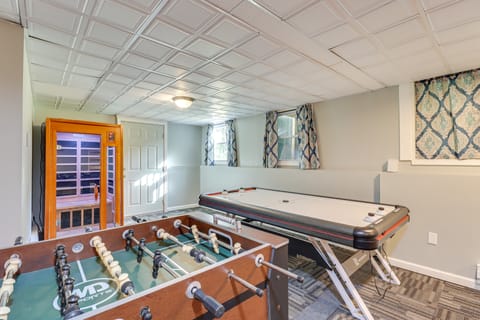Hot Tub, Sauna & Game Room: Spacious Poconos Gem! House in Kidder Township