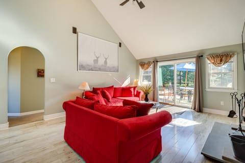 Hot Tub, Sauna & Game Room: Spacious Poconos Gem! House in Kidder Township