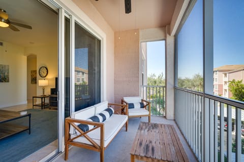 Modern Fort Myers Condo Rental ~ 5 Mi to Beach! Apartment in Iona