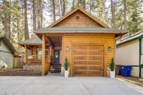 Big Bear Lake Retreat w/ Game Room: 1 Mi to Slopes House in Big Bear
