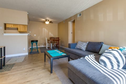 1 Mi to Light Rail: Englewood Condo w/ Pool Access Apartment in Greenwood Village