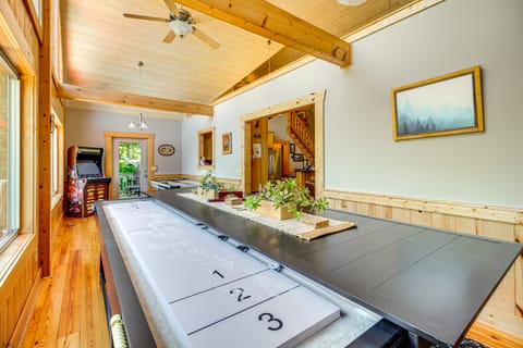 Ellijay Cabin w/ Hot Tub & Mountain Views House in East Ellijay