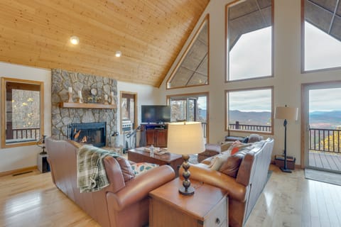 Spacious Murphy Retreat w/ Decks & Game Room! House in Tennessee