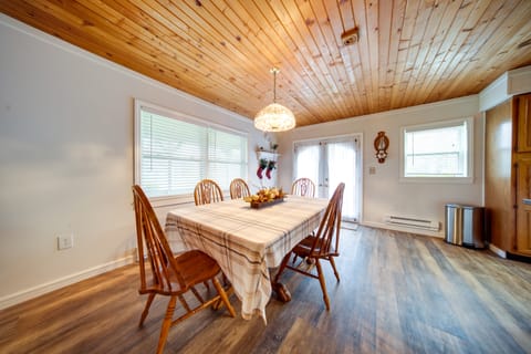 North Jackson Vacation Rental w/ Wraparound Deck! House in Ohio